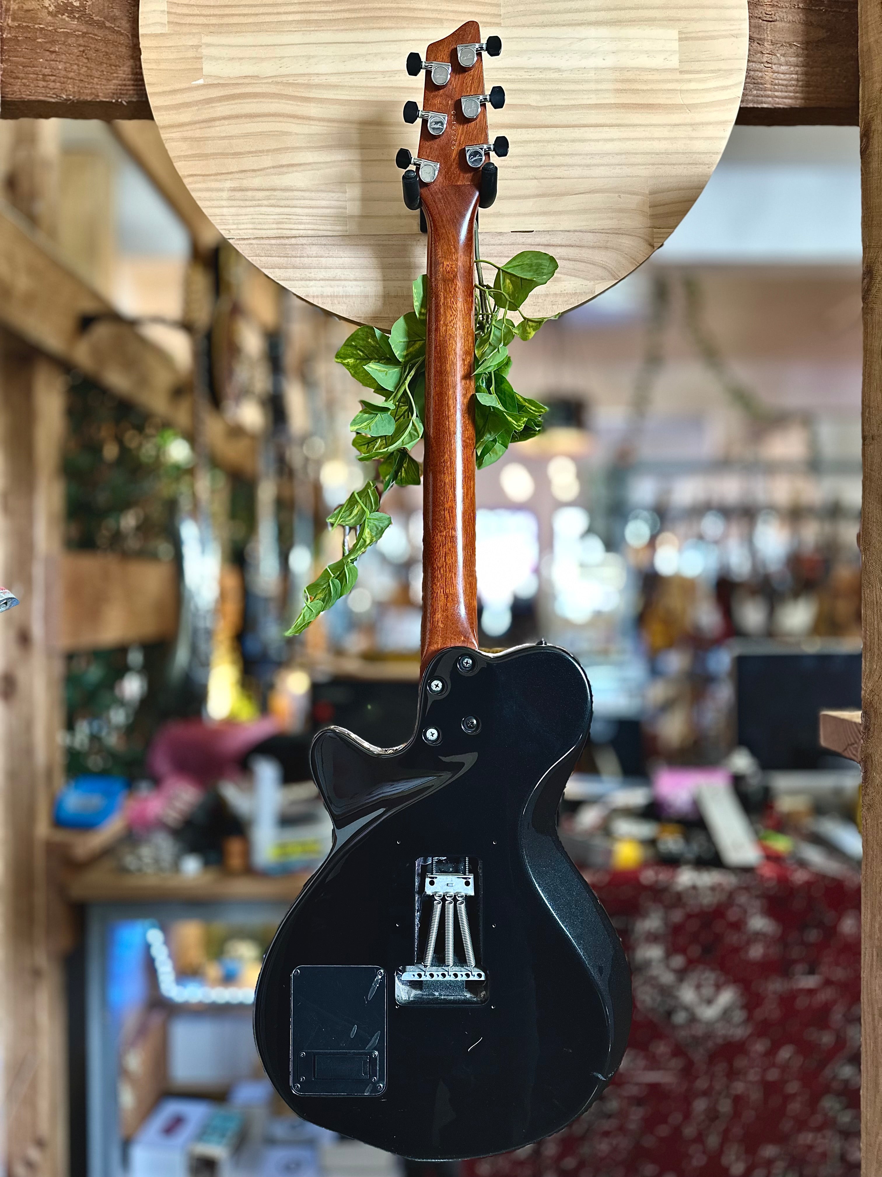 Godin | Solidac | Electric w/Acoustic Piezo | Black | Pre-Loved Godin | Solidac | Electric w/Acoustic Piezo | Black | Pre-Loved